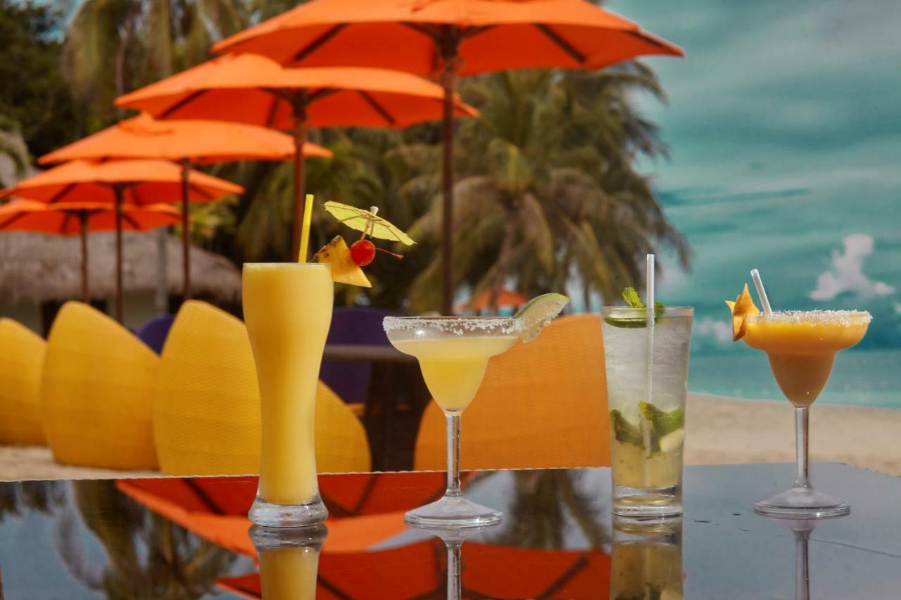Oceanica Resort Panglao, Bohol Luaran gambar A selection of cocktails