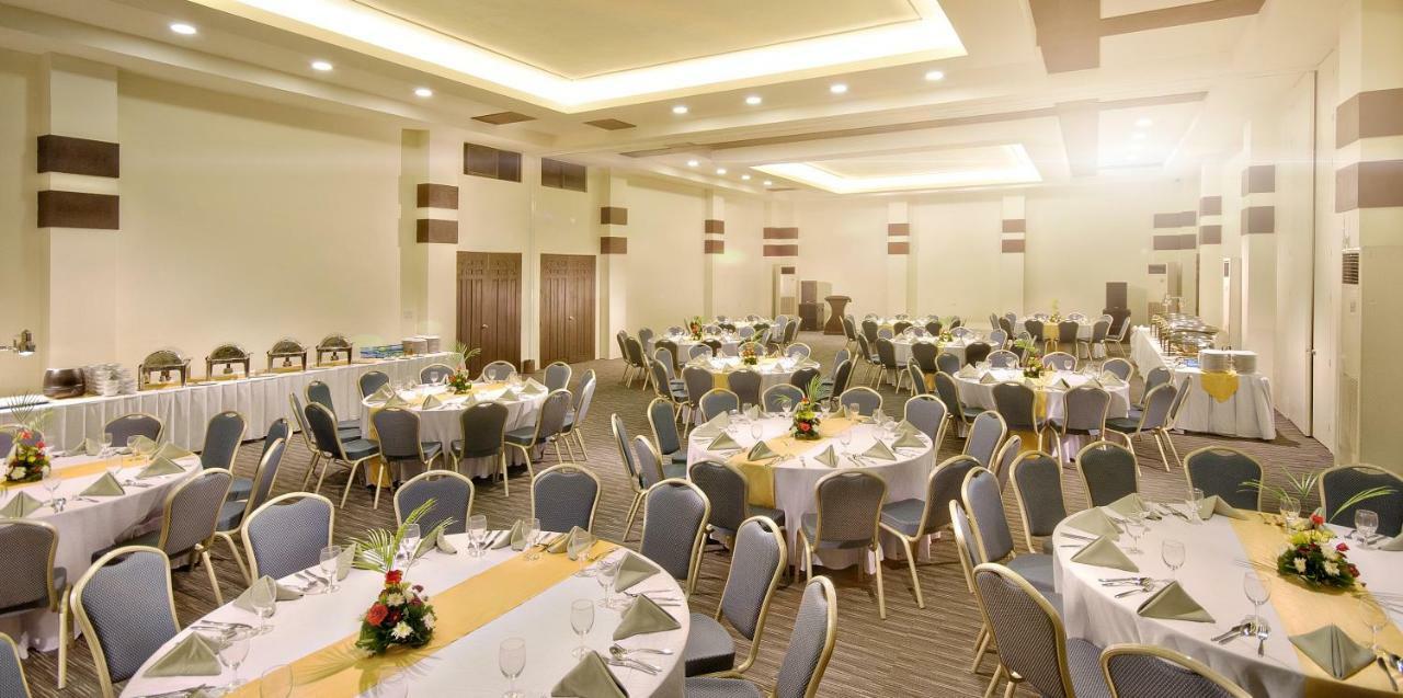 Oceanica Resort Panglao, Bohol Luaran gambar The ballroom of the hotel