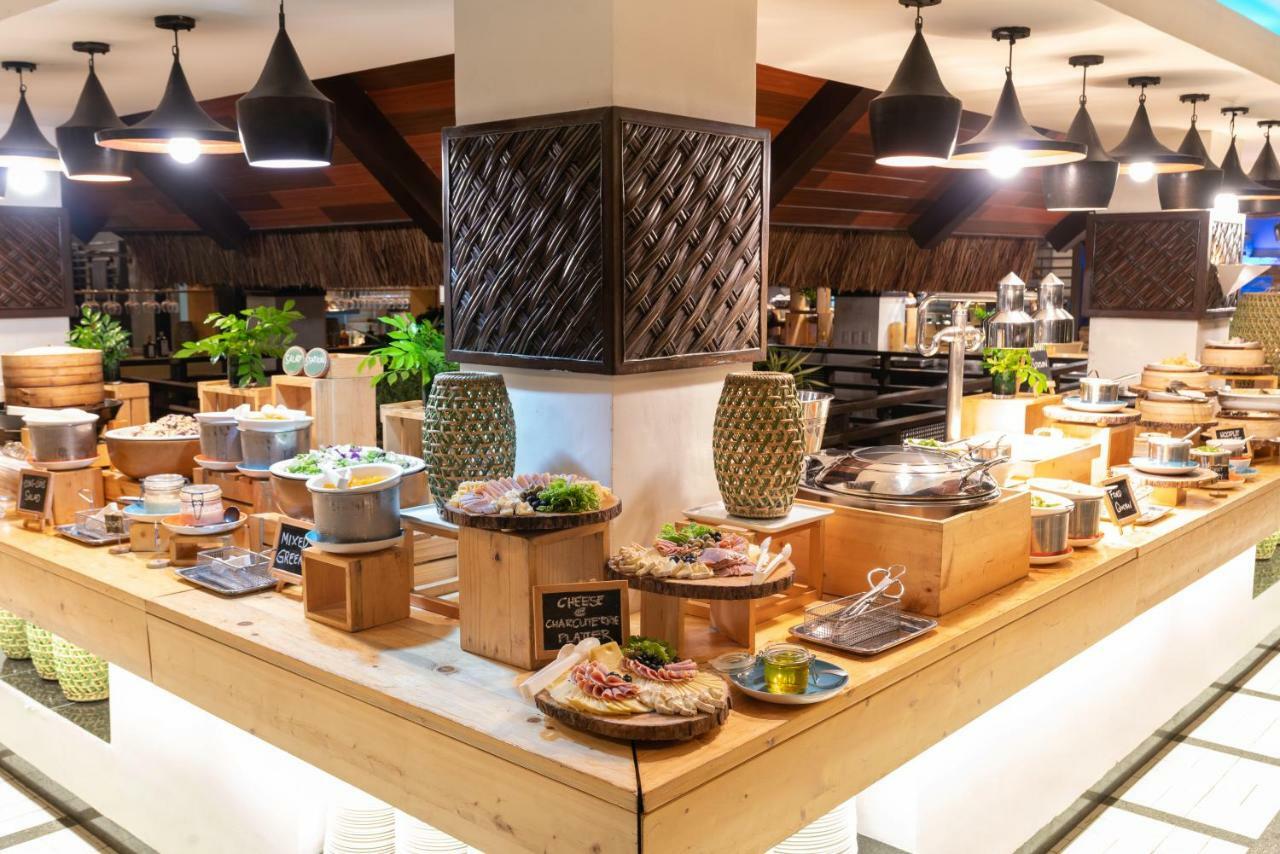 Oceanica Resort Panglao, Bohol Luaran gambar A buffet at a hotel